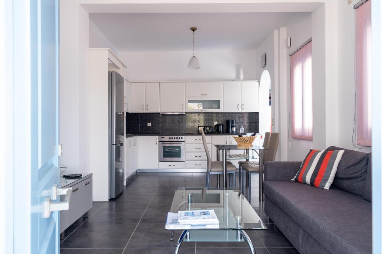 Adelphi Apartments Perissa  Bagian luar foto
