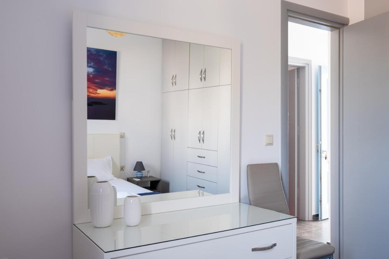 Adelphi Apartments Perissa  Bagian luar foto