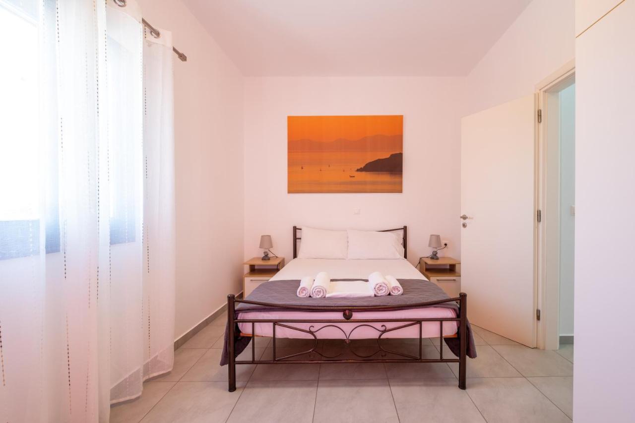 Adelphi Apartments Perissa  Bagian luar foto